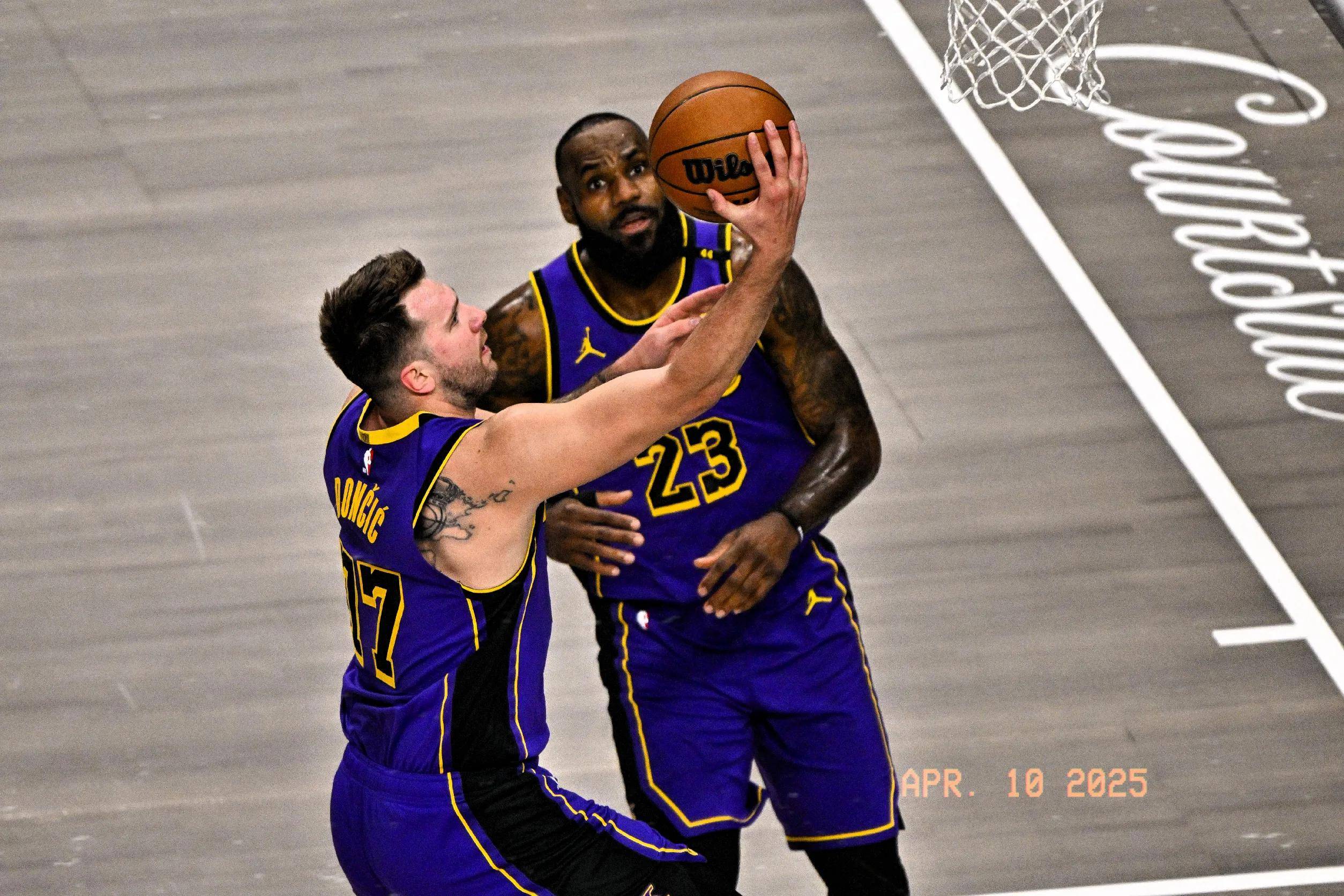 爱游戏网页-关于持续失利引发热议！，Ming在湖人比赛中最后时刻胜出上演精彩一战的信息