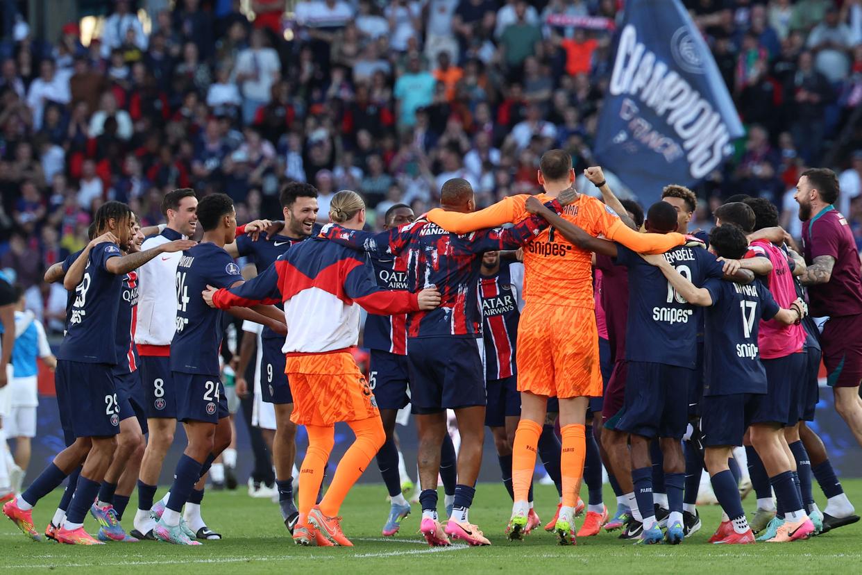 爱游戏登入-清晨巴黎圣日耳曼备战社区盾，豪取连胜细节曝光，压力陡增，心理建设被强调的简单介绍